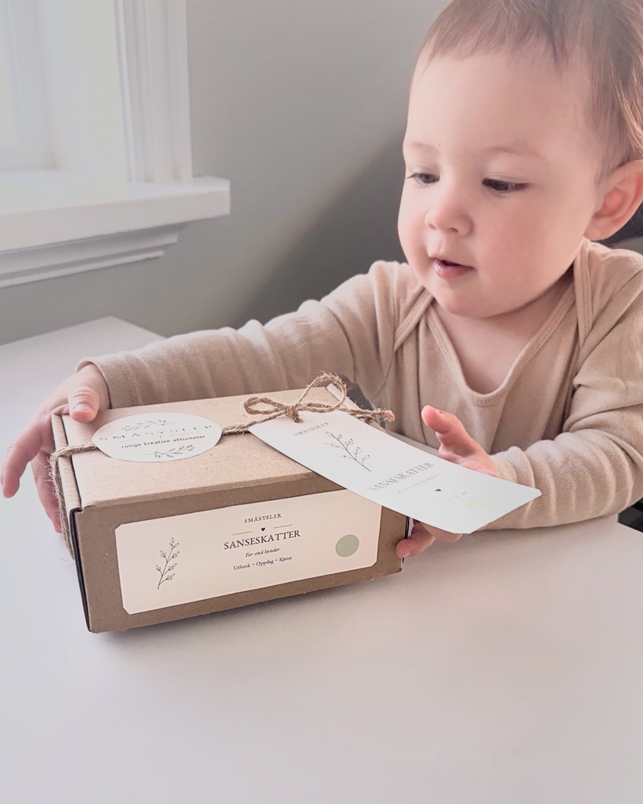 Baby med Sanseskatter-gave